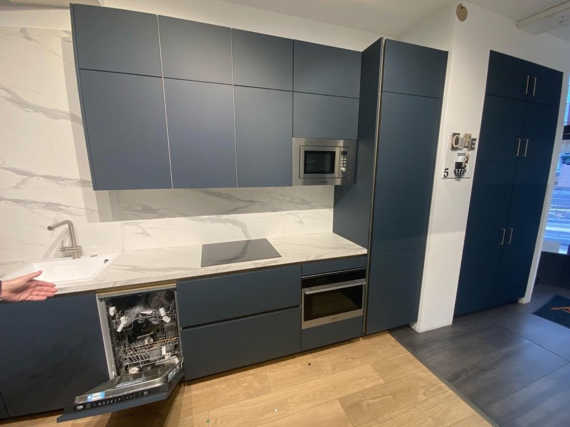 Cuisine neuve avec éléctroménager