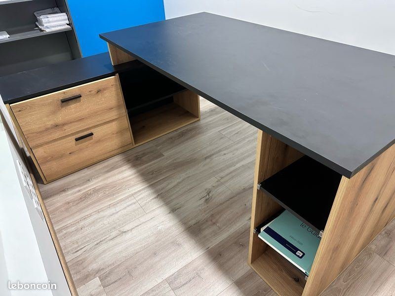 Bureau d’angle avec tiroir
