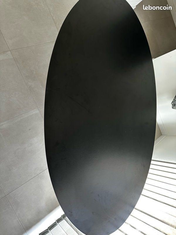 Table ovale noire 1 m80