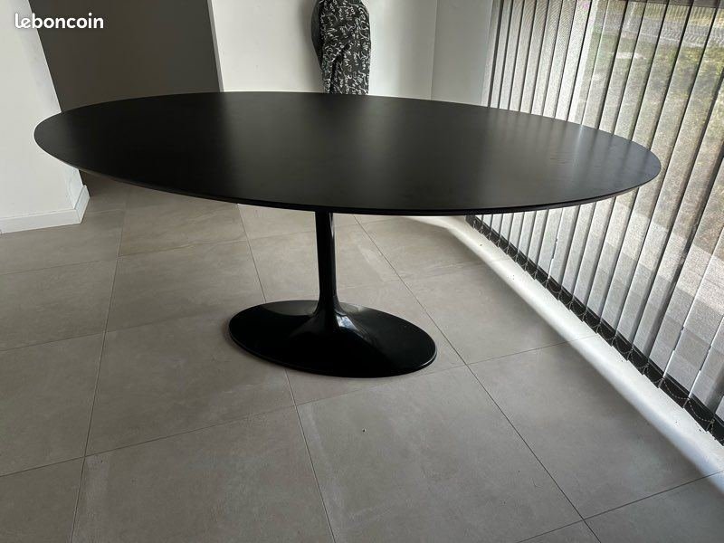 Table ovale noire 1 m80