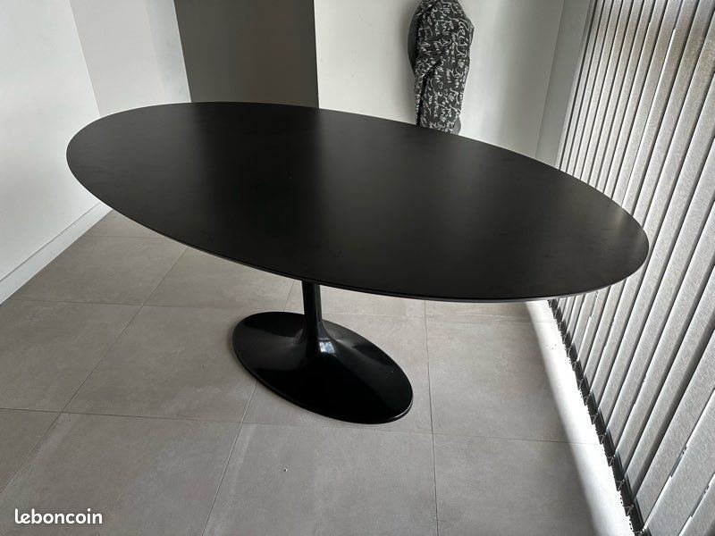 Table ovale noire 1 m80