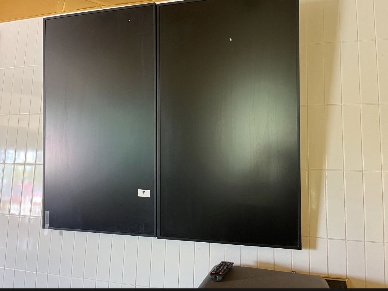 Écran professionnel Samsung QM43 – 43" 4K – 2021 – Comme neuf + Support mural Neomount
