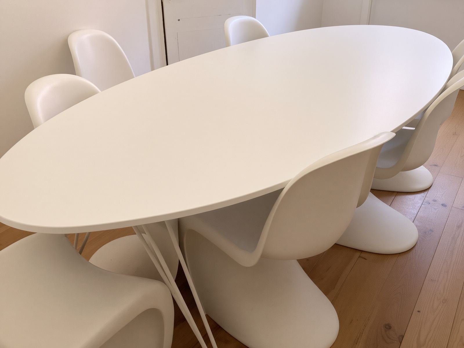 Grande table design blanche 2,80 m – Salle à manger / Table de réunion