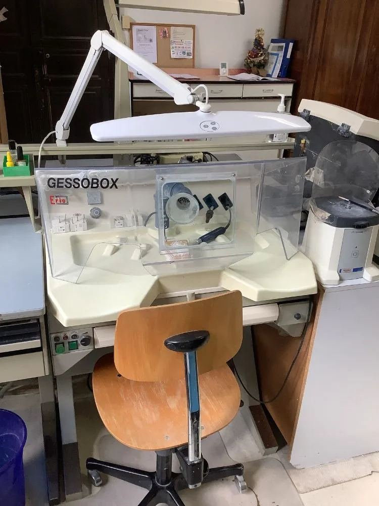 Un box de grattage GESSOBOX ERIO avec aspiration